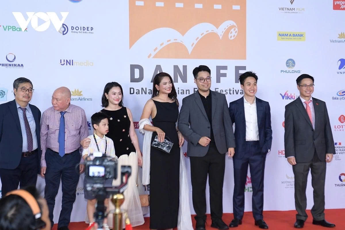 celebrities walk the red carpet in glamorous outfits at danaff iii picture 13 celebrities walk the red carpet in glamorous outfits at danaff iii picture 13