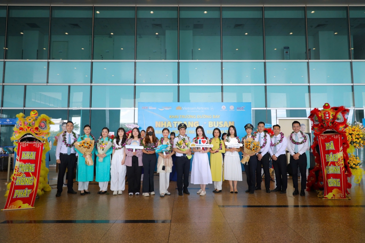 vietnam airlines mo 2 duong bay thang tp.hcm - bali va busan - cam ranh hinh anh 4