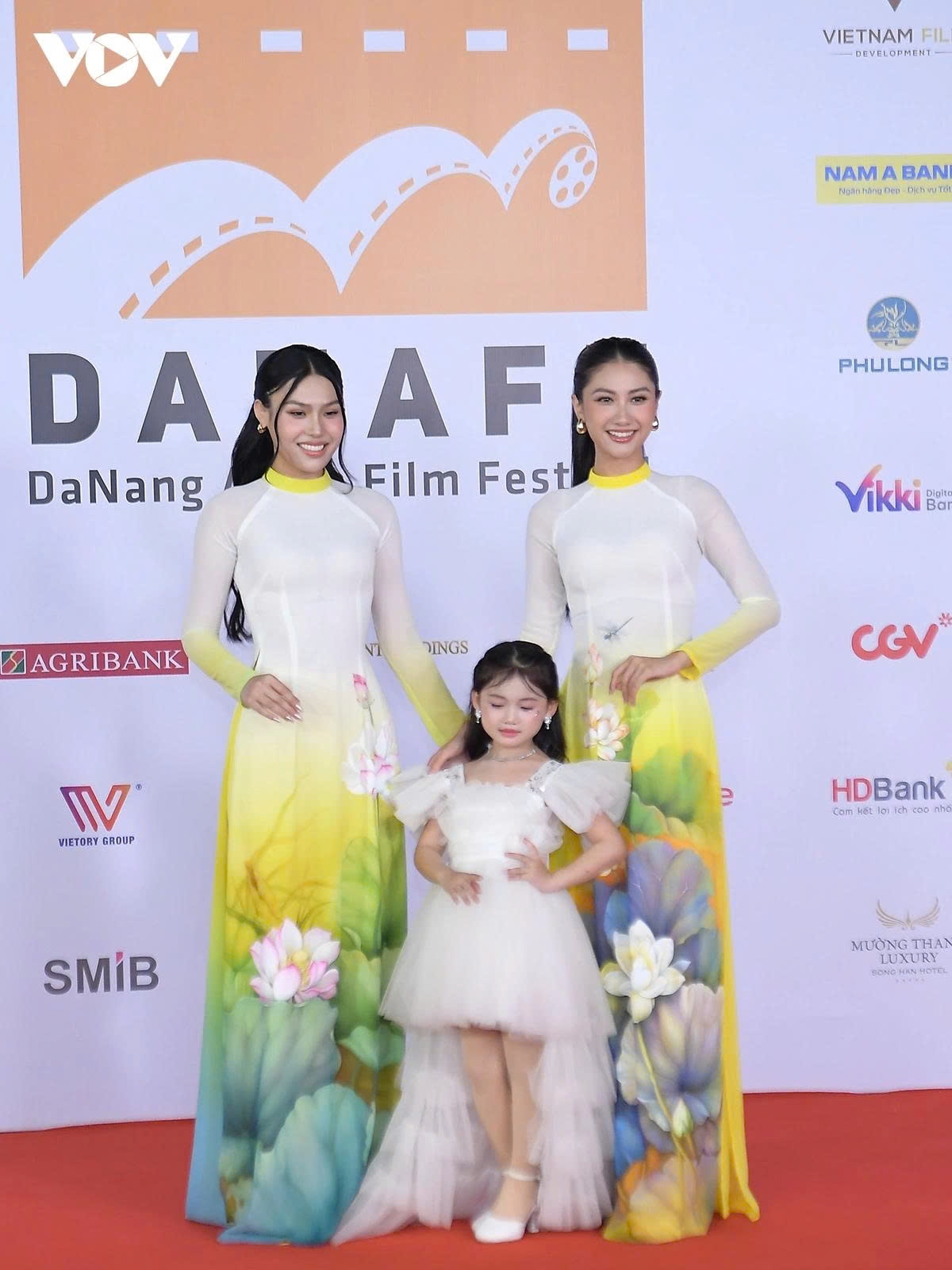 celebrities walk the red carpet in glamorous outfits at danaff iii picture 15 celebrities walk the red carpet in glamorous outfits at danaff iii picture 15