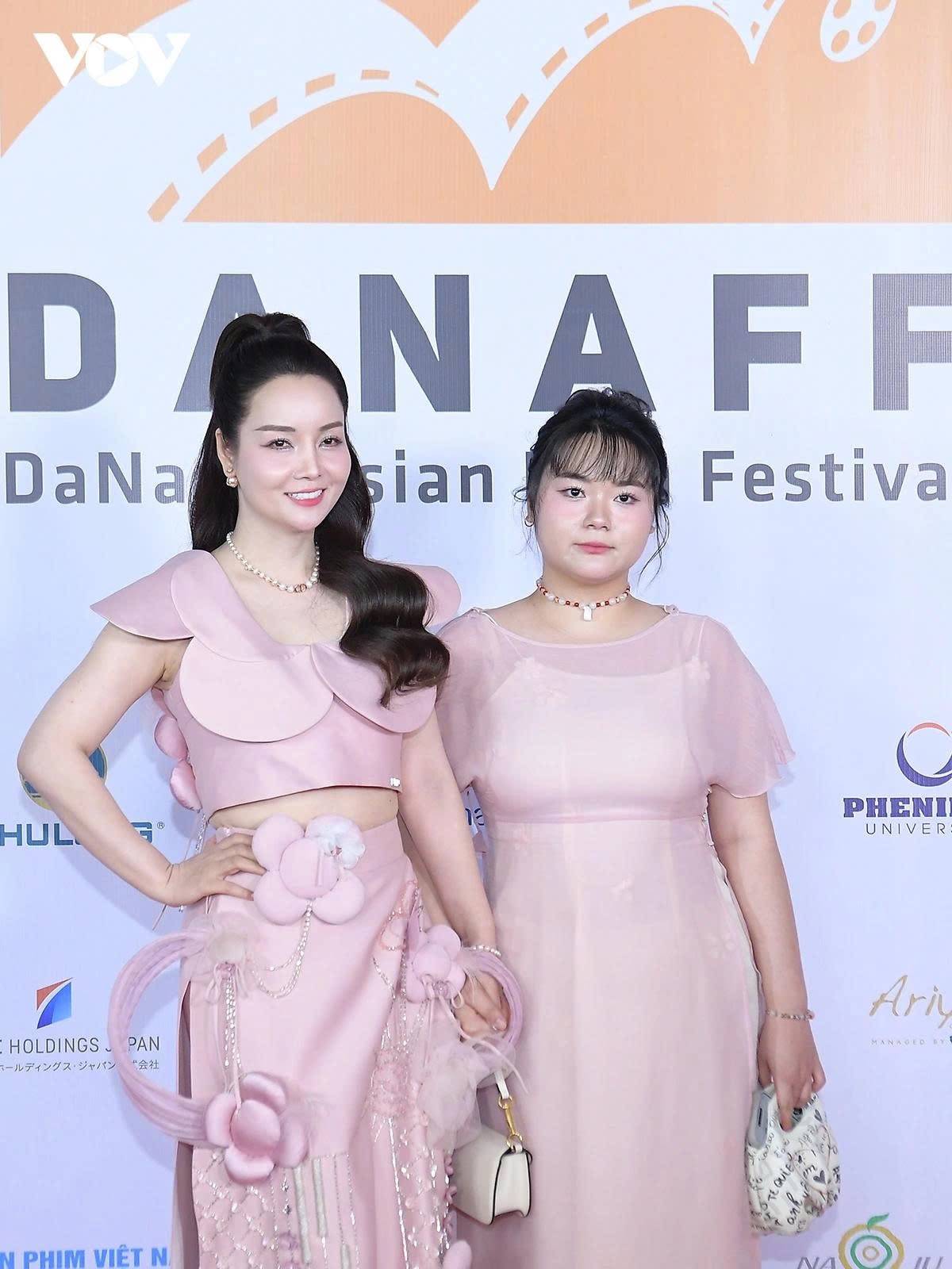 celebrities walk the red carpet in glamorous outfits at danaff iii picture 17 celebrities walk the red carpet in glamorous outfits at danaff iii picture 17
