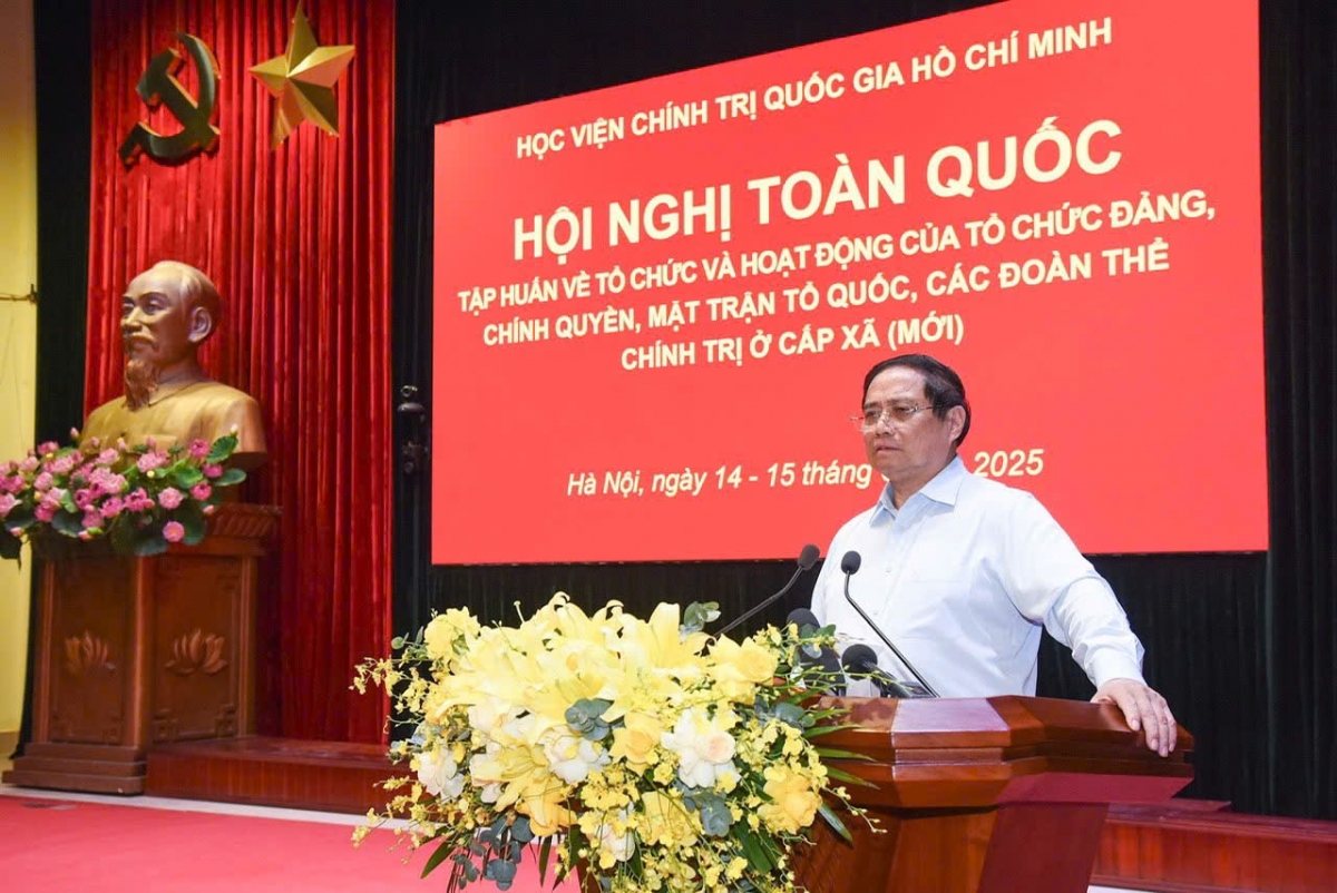 Thủ tướng: Tăng tốc chuẩn bị để 30/6 công bố chính quyền 2 cấp trên cả nước