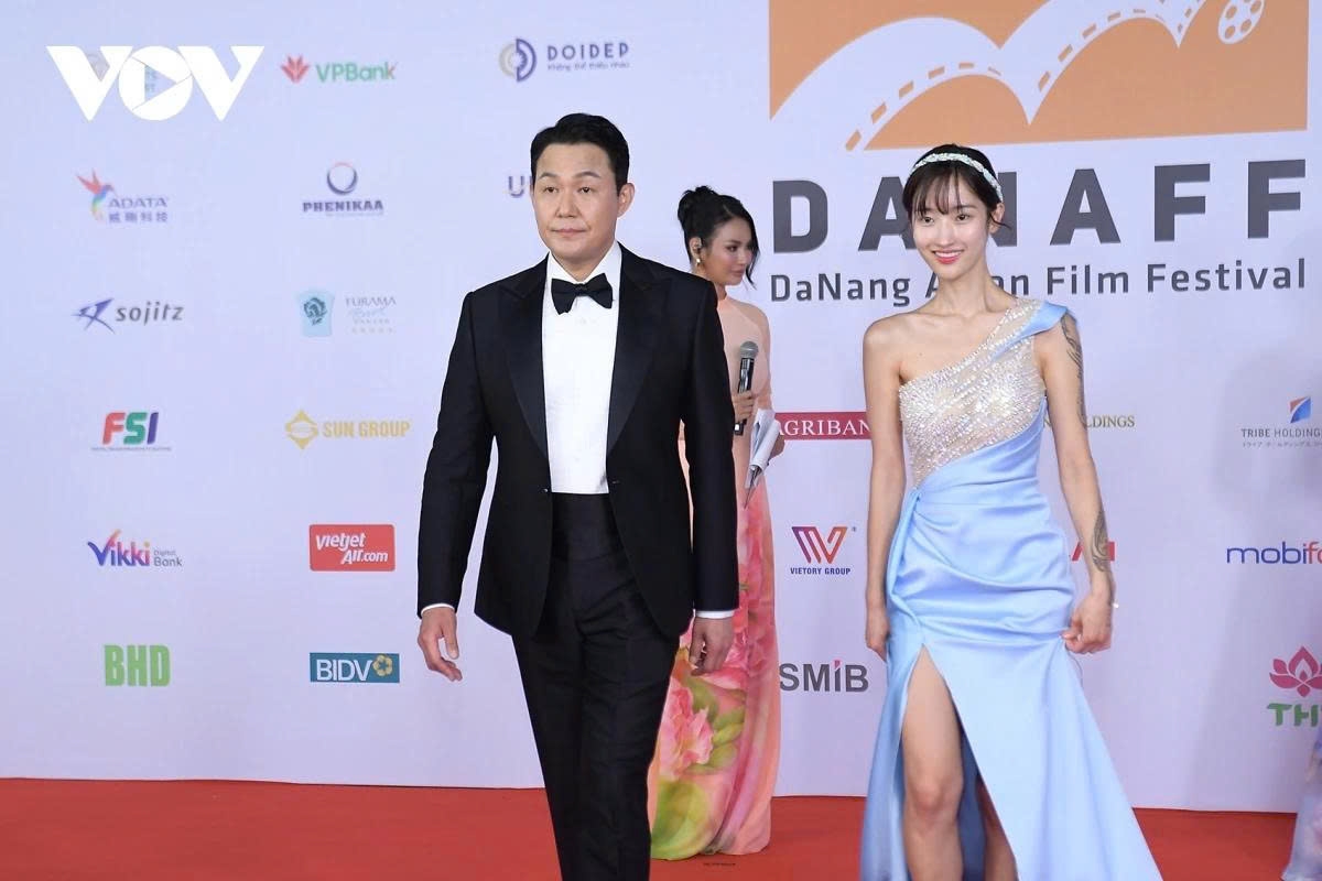celebrities walk the red carpet in glamorous outfits at danaff iii picture 2 celebrities walk the red carpet in glamorous outfits at danaff iii picture 2