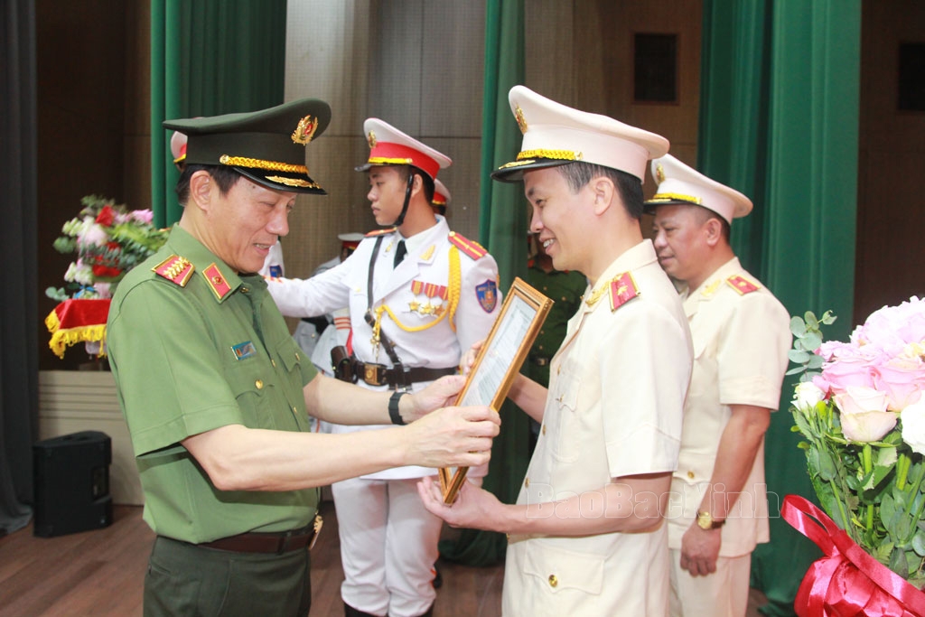 thiếu tướng bùi duy hưng giữ chức giám đốc công an tỉnh bắc ninh mới hình ảnh 1 thieu tuong bui duy hung giu chuc giam doc cong an tinh bac ninh moi hinh anh 1