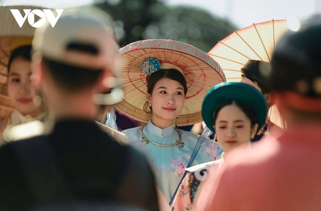traditional dress takes center stage in hue s biggest costume parade picture 2 traditional dress takes center stage in hue s biggest costume parade picture 2