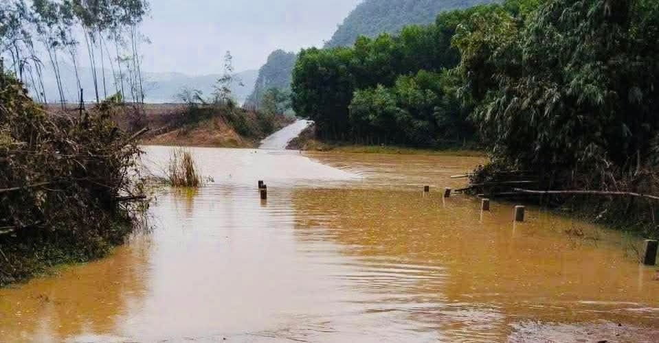 nuoc lu cuon troi 2 chi em mat tich trong dem tai quang binh hinh anh 2