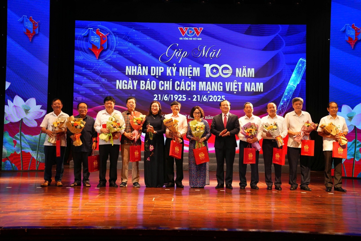 vov gặp mặt nhân kỷ niệm 100 năm ngày báo chí cách mạng việt nam hình ảnh 4 vov gap mat nhan ky niem 100 nam ngay bao chi cach mang viet nam hinh anh 4