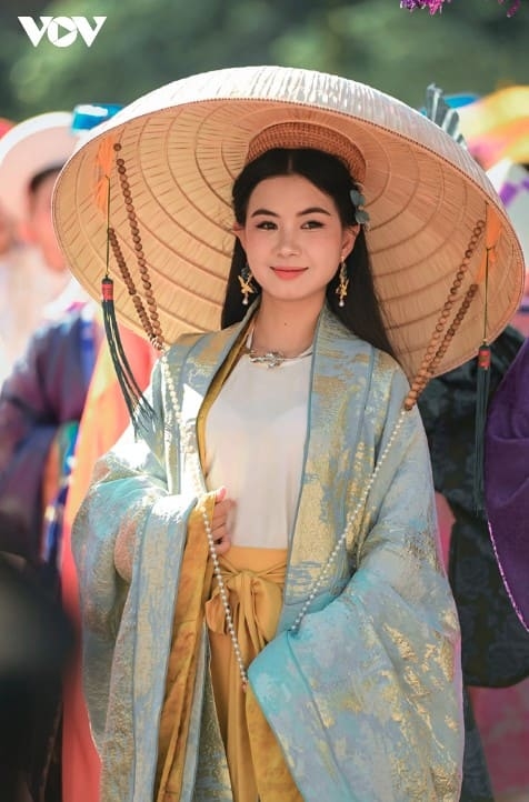 traditional dress takes center stage in hue s biggest costume parade picture 3 traditional dress takes center stage in hue s biggest costume parade picture 3