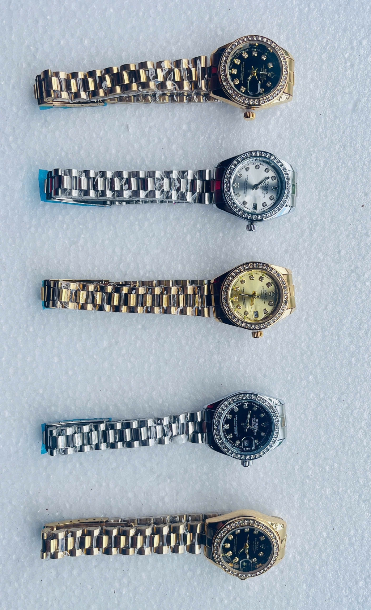thu giữ 450 chiếc đồng hồ đeo tay giả nhãn hiệu rolex hình ảnh 2 thu giu 450 chiec dong ho deo tay gia nhan hieu rolex hinh anh 2