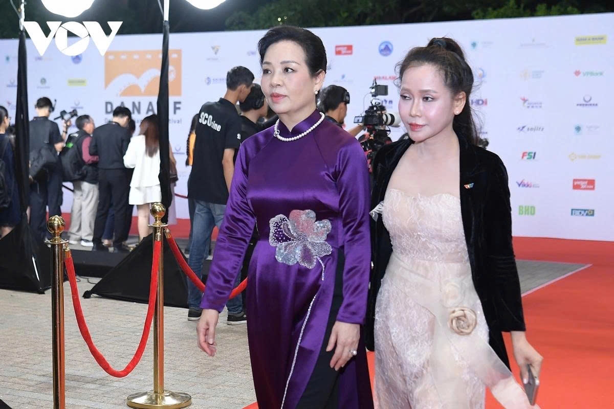 celebrities walk the red carpet in glamorous outfits at danaff iii picture 4 celebrities walk the red carpet in glamorous outfits at danaff iii picture 4