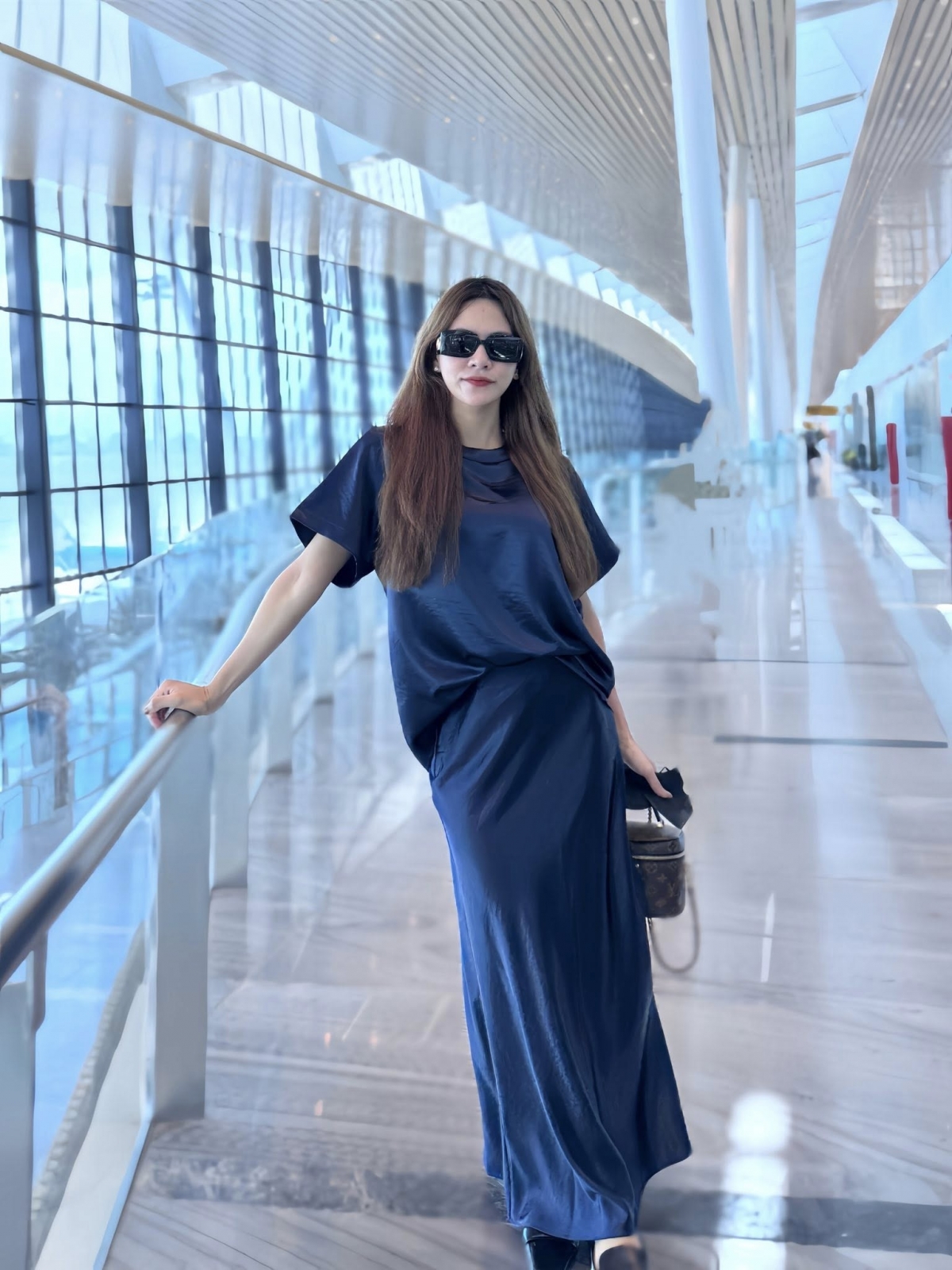 sao việt 22 6 lọ lem - con gái quyền linh thả dáng ở paris hình ảnh 8 sao viet 22 6 lo lem - con gai quyen linh tha dang o paris hinh anh 8