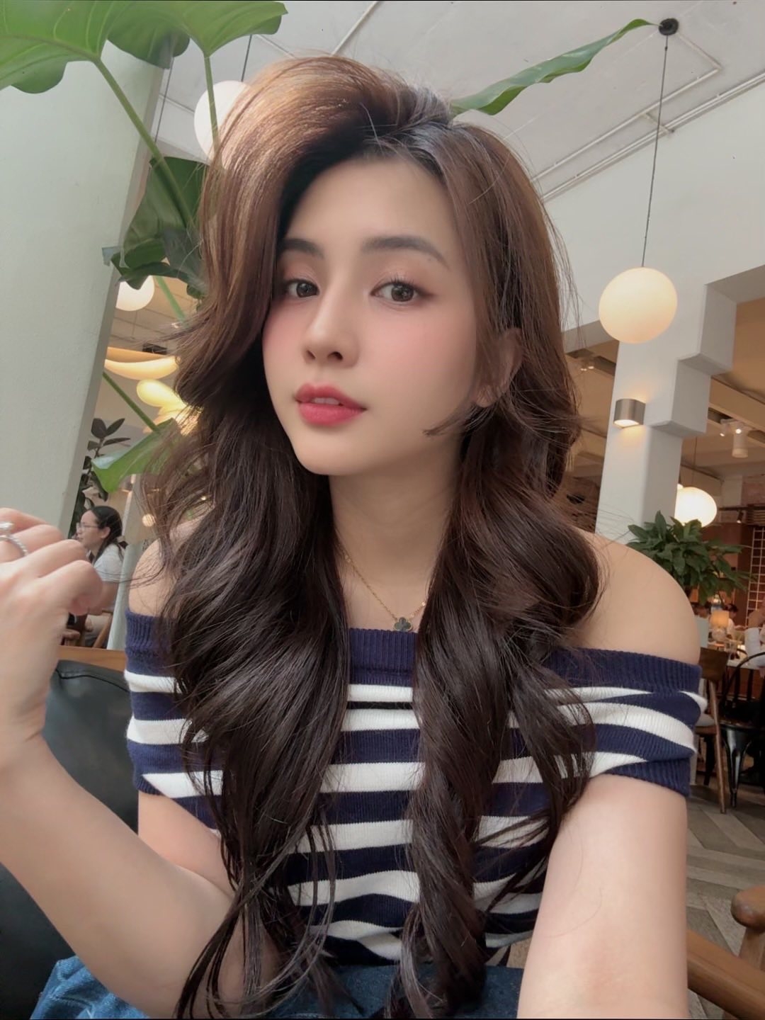 sao việt 6 6 con gái quyền linh khoe vai trần quyến rũ hình ảnh 2 sao viet 6 6 con gai quyen linh khoe vai tran quyen ru hinh anh 2