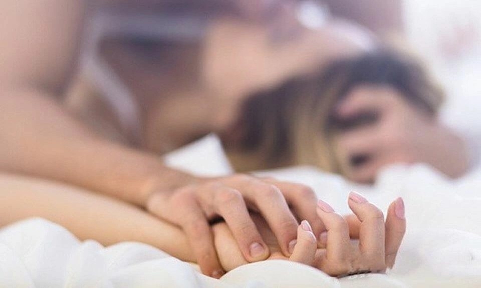 Công việc trục trặc, khó khăn, vợ tôi xả stress bằng cách "đòi hỏi" tôi liên tục