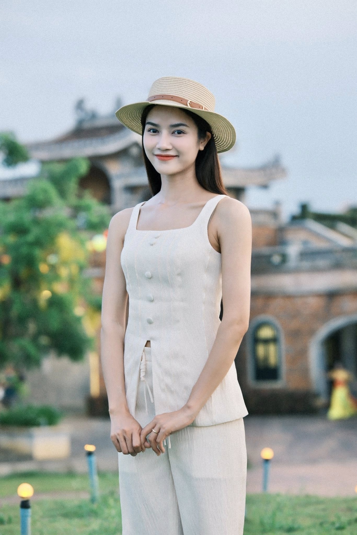 sao việt 8 6 hoa hậu khánh vân và ông xã nắm tay dạo phố hà nội hình ảnh 4 sao viet 8 6 hoa hau khanh van va ong xa nam tay dao pho ha noi hinh anh 4