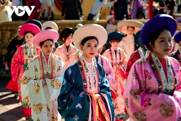 traditional dress takes center stage in hue s biggest costume parade picture 5 traditional dress takes center stage in hue s biggest costume parade picture 5