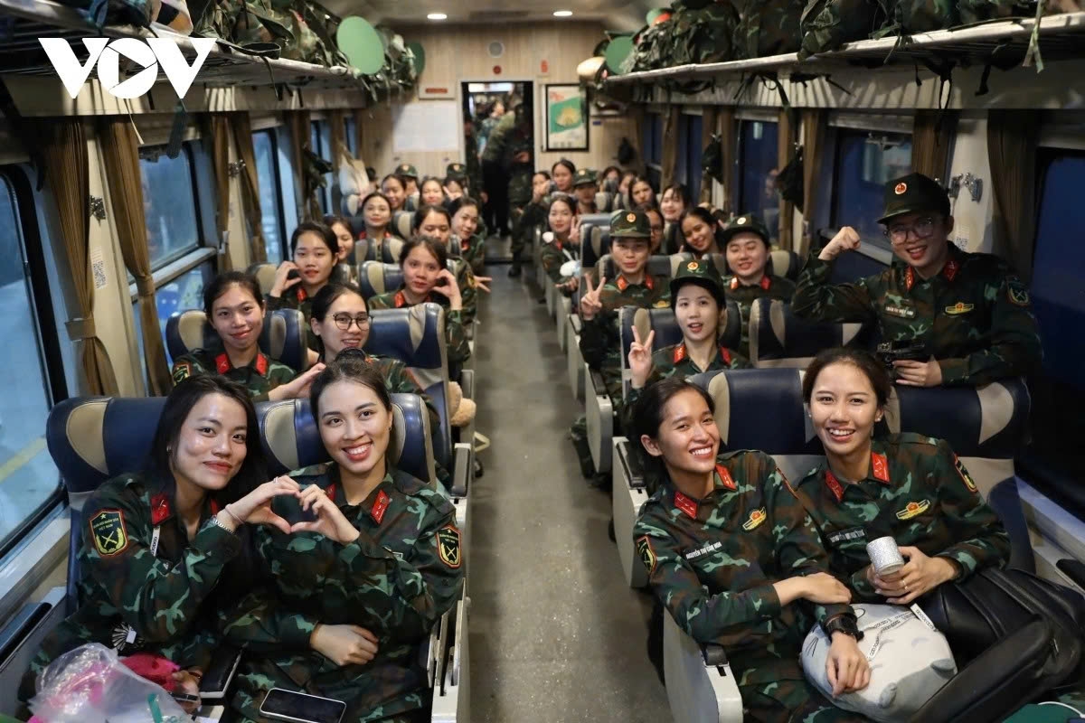 an emotional farewell as soldiers depart for sacred mission in hanoi picture 6 an emotional farewell as soldiers depart for sacred mission in hanoi picture 6