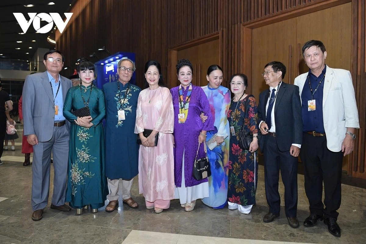 celebrities walk the red carpet in glamorous outfits at danaff iii picture 6 celebrities walk the red carpet in glamorous outfits at danaff iii picture 6