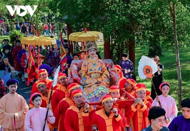 traditional dress takes center stage in hue s biggest costume parade picture 7 traditional dress takes center stage in hue s biggest costume parade picture 7