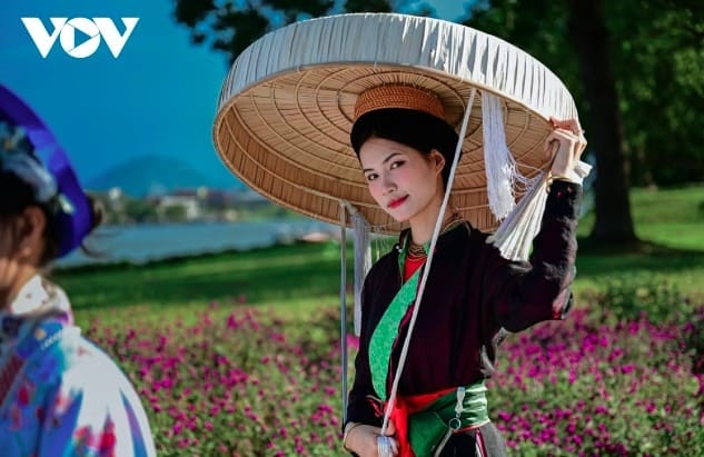 traditional dress takes center stage in hue s biggest costume parade picture 8 traditional dress takes center stage in hue s biggest costume parade picture 8