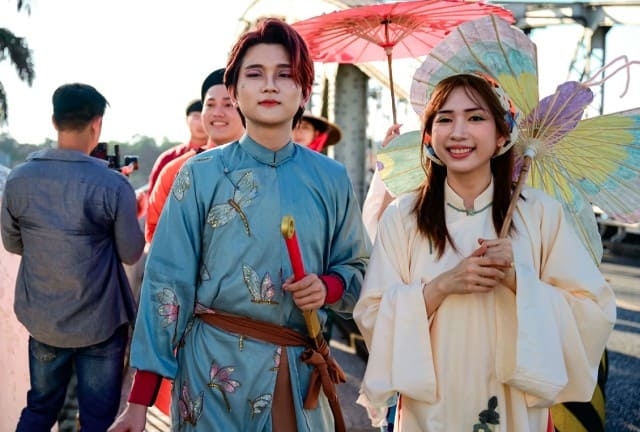 traditional dress takes center stage in hue s biggest costume parade picture 9 traditional dress takes center stage in hue s biggest costume parade picture 9