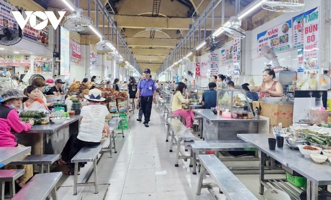 da nang steps up food safety efforts for 2025 international fireworks festival picture 1 da nang steps up food safety efforts for 2025 international fireworks festival picture 1