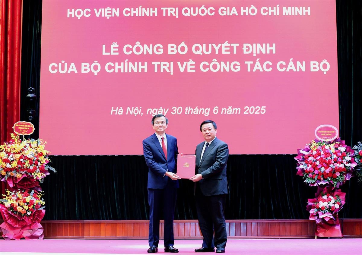 Ông Đoàn Minh Huấn giữ chức Phó Giám đốc Thường trực Học viện Chính trị quốc gia Hồ Chí Minh