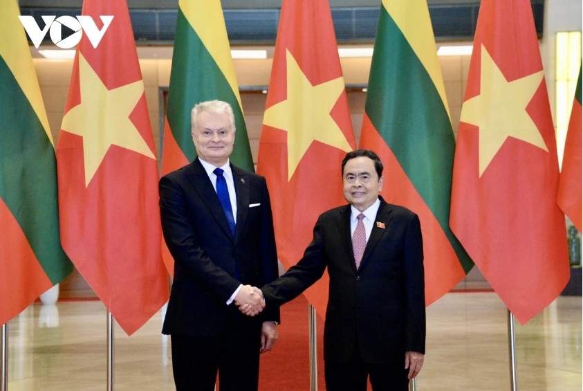 na leader hosts lithuanian president in hanoi picture 1 na leader hosts lithuanian president in hanoi picture 1