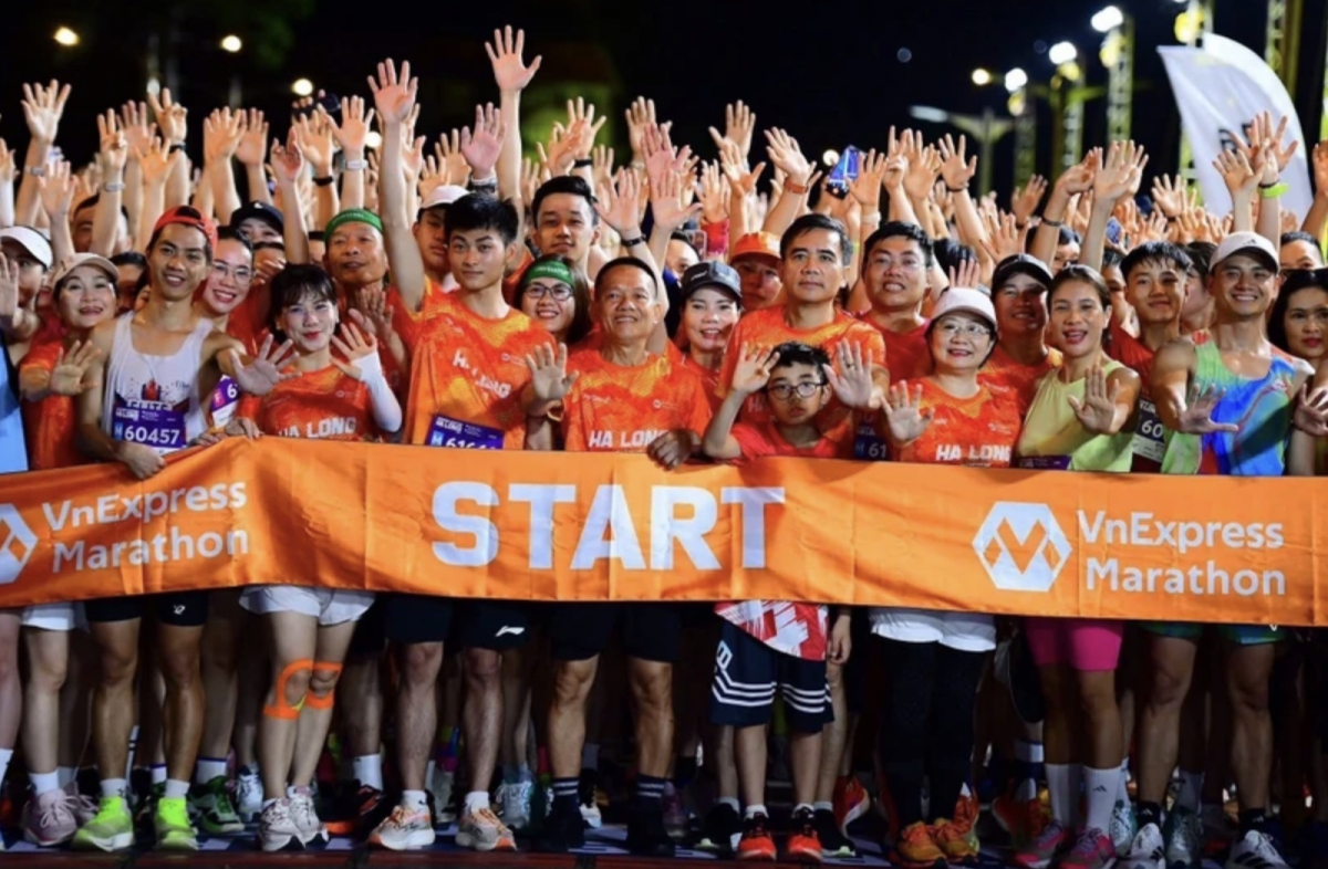 vnexpress marathon ha long 2025 draws thousands to scenic heritage bay picture 1 vnexpress marathon ha long 2025 draws thousands to scenic heritage bay picture 1