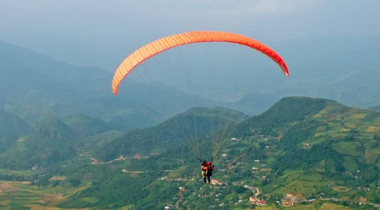 hoi an hosts first-ever international paragliding competition picture 1