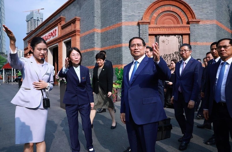 pm pham minh chinh visits iconic site of communist party of china in shanghai picture 1 pm pham minh chinh visits iconic site of communist party of china in shanghai picture 1