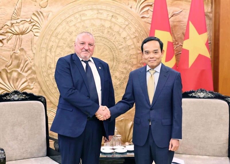 vietnam seeks all-around ties with hungary party official picture 1 vietnam seeks all-around ties with hungary party official picture 1