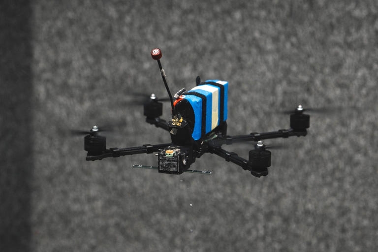Tốc độ sản xuất UAV kinh ngạc của Ukraine và cuộc đua khốc liệt trên bầu trời