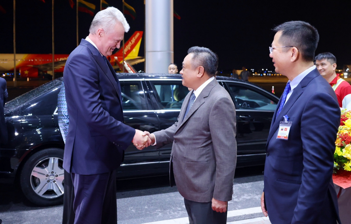 tổng thống litva đến hà nội trên chuyên cơ vietjet hình ảnh 2 tong thong litva den ha noi tren chuyen co vietjet hinh anh 2