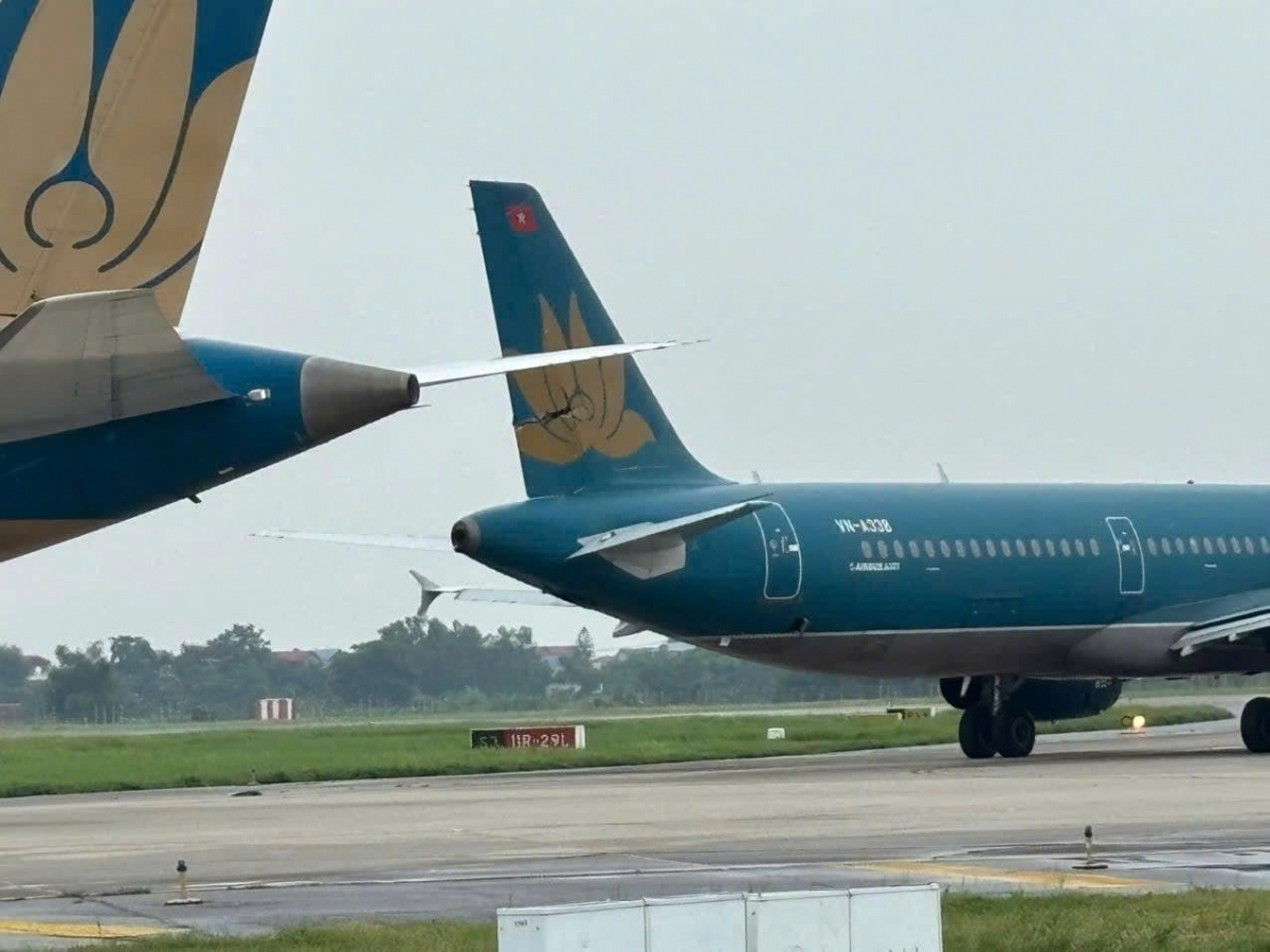 two vietnam airlines aircraft collide at noi bai airport, one damaged picture 1 two vietnam airlines aircraft collide at noi bai airport, one damaged picture 1