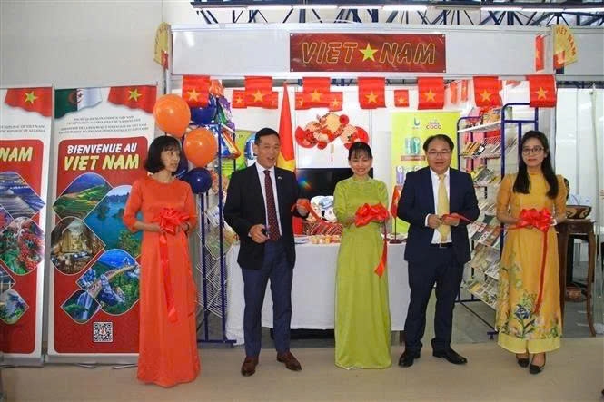 vietnamese products grab spotlight at algiers int l fair 2025 picture 1