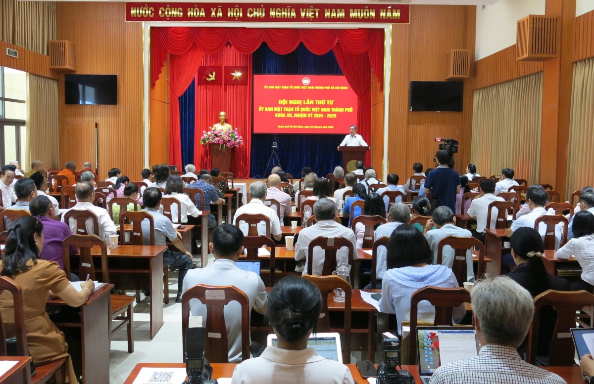 Ủy ban mttq tp.hcm chuẩn bị cho tầm vóc siêu đô thị sau sáp nhập hình ảnh 1 Uy ban mttq tp.hcm chuan bi cho tam voc sieu do thi sau sap nhap hinh anh 1