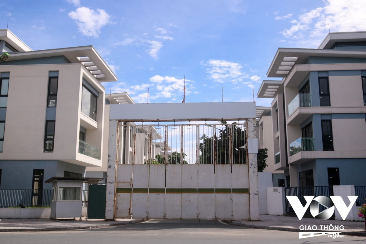 hang loat biet thu lien ke trieu do vang bong nguoi giua long ha noi hinh anh 1
