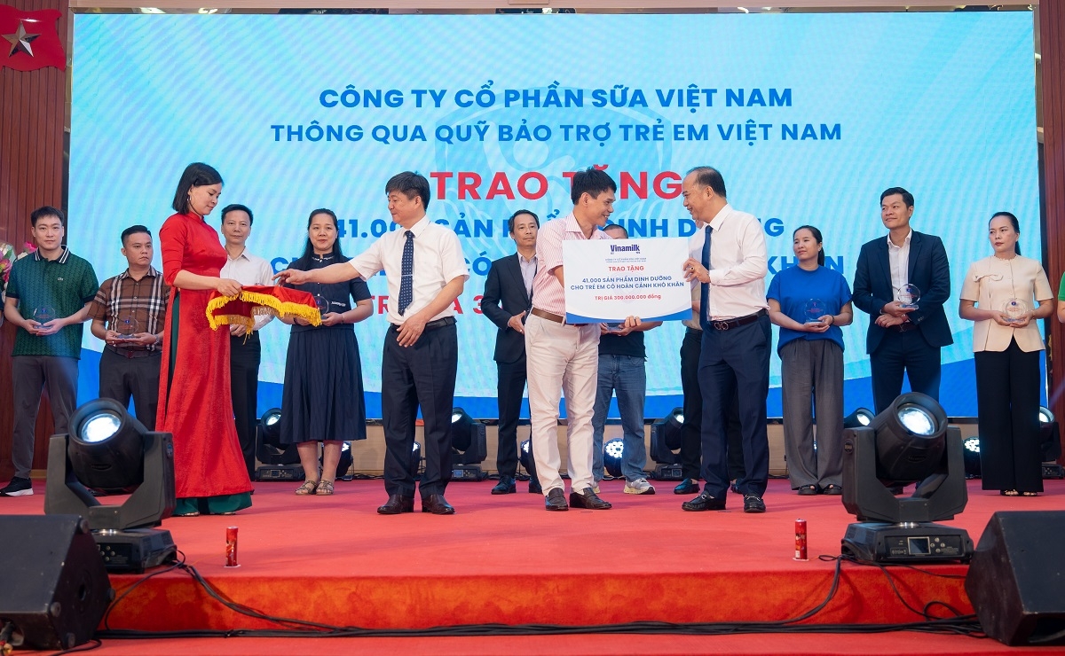 mừng quốc tế thiếu nhi 1 6, vinamilk trao tặng gần 70.000 hộp sữa cho trẻ em khó khăn hình ảnh 1 mung quoc te thieu nhi 1 6, vinamilk trao tang gan 70.000 hop sua cho tre em kho khan hinh anh 1
