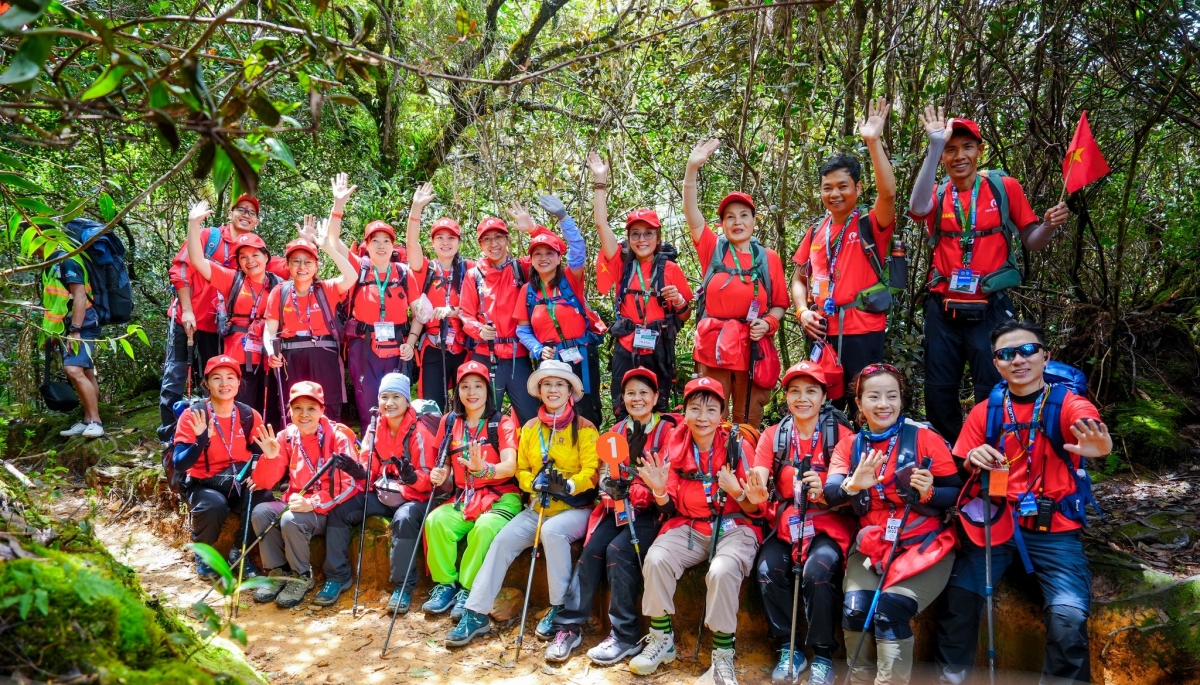 người việt trên đỉnh cao thế giới hành trình lan tỏa những giá trị sống bứt phá hình ảnh 2 nguoi viet tren dinh cao the gioi hanh trinh lan toa nhung gia tri song but pha hinh anh 2