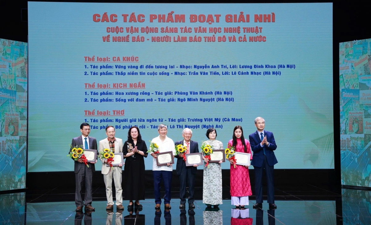 tac gia 85 tuoi doat giai nhat cuoc van dong sang tac van hoc nghe thuat ve nghe bao hinh anh 2 tac gia 85 tuoi doat giai nhat cuoc van dong sang tac van hoc nghe thuat ve nghe bao hinh anh 2