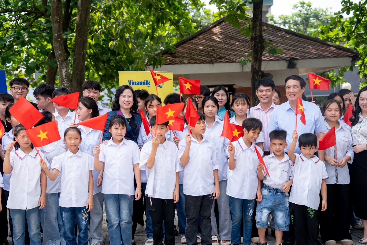 mừng quốc tế thiếu nhi 1 6, vinamilk trao tặng gần 70.000 hộp sữa cho trẻ em khó khăn hình ảnh 2 mung quoc te thieu nhi 1 6, vinamilk trao tang gan 70.000 hop sua cho tre em kho khan hinh anh 2