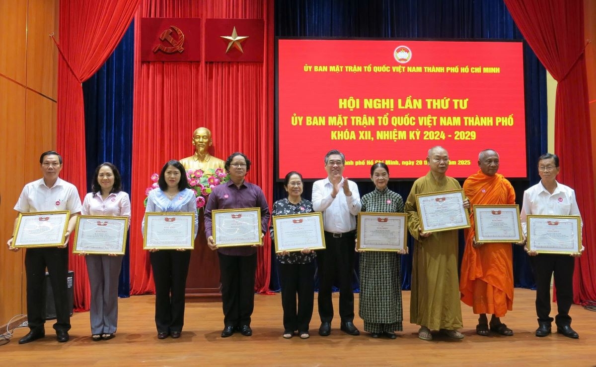 Ủy ban mttq tp.hcm chuẩn bị cho tầm vóc siêu đô thị sau sáp nhập hình ảnh 3 Uy ban mttq tp.hcm chuan bi cho tam voc sieu do thi sau sap nhap hinh anh 3