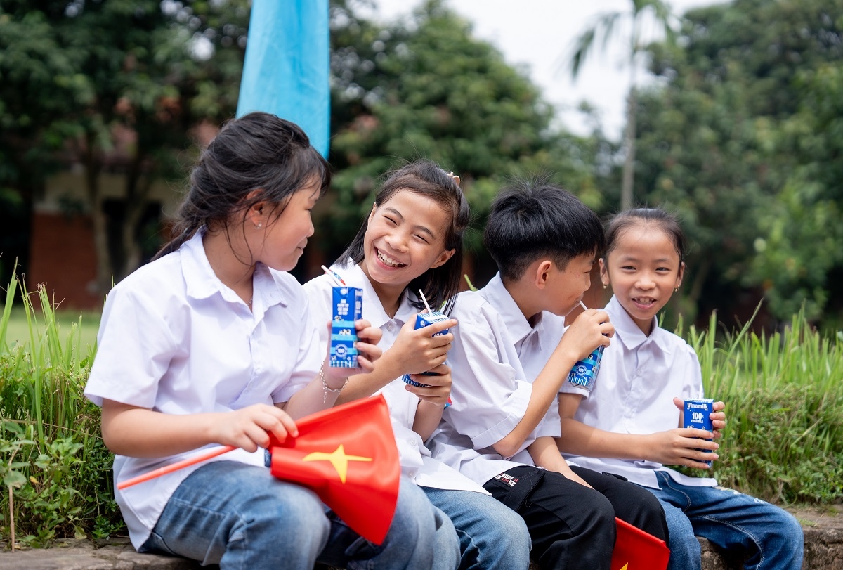 mừng quốc tế thiếu nhi 1 6, vinamilk trao tặng gần 70.000 hộp sữa cho trẻ em khó khăn hình ảnh 3 mung quoc te thieu nhi 1 6, vinamilk trao tang gan 70.000 hop sua cho tre em kho khan hinh anh 3