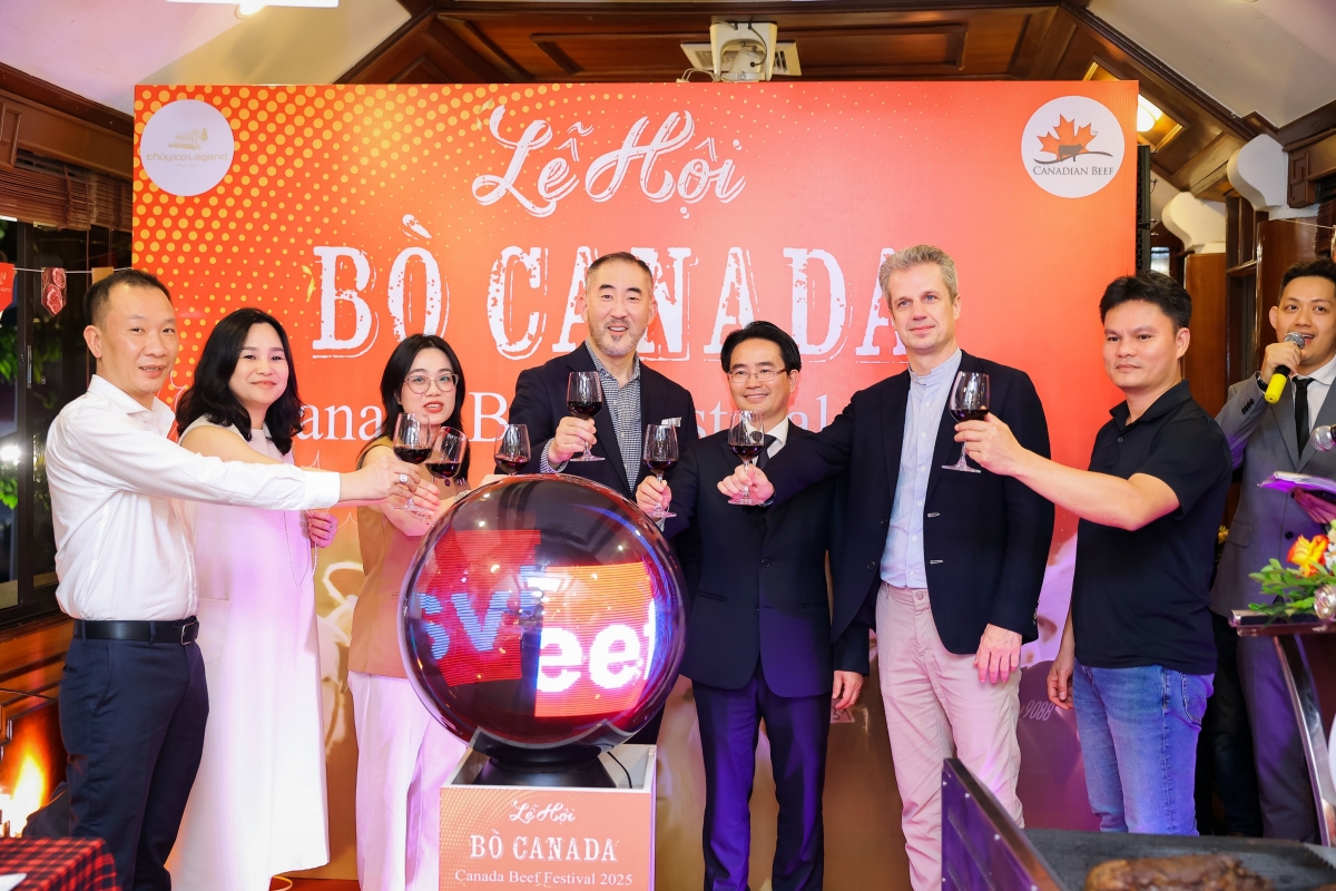 hoa hậu vỉa hè đến lễ hội thịt bò để chọn thịt cho nhà hàng hình ảnh 2 hoa hau via he den le hoi thit bo de chon thit cho nha hang hinh anh 2