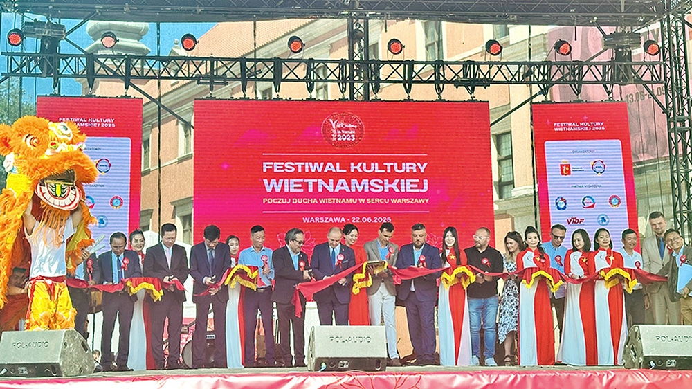 le hoi van hoa, du lich viet nam tai trung tam thanh co warsaw, ba lan hinh anh 1