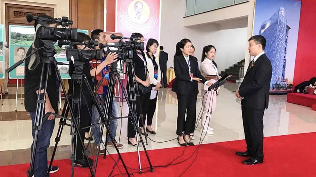 chuyện những người làm báo áo chàm hình ảnh 4 chuyen nhung nguoi lam bao ao cham hinh anh 4
