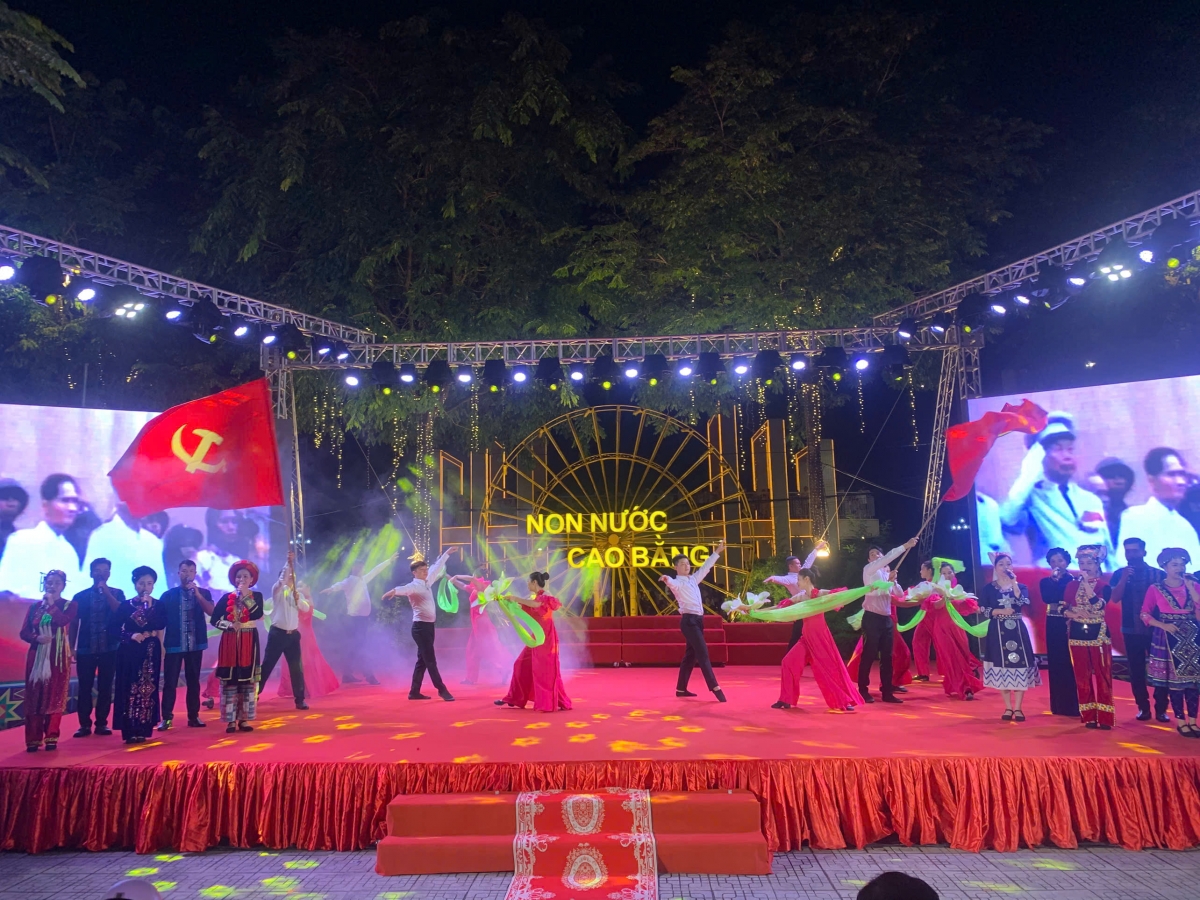Thành phố Cao Bằng tưng bừng trước ngày hội lớn
