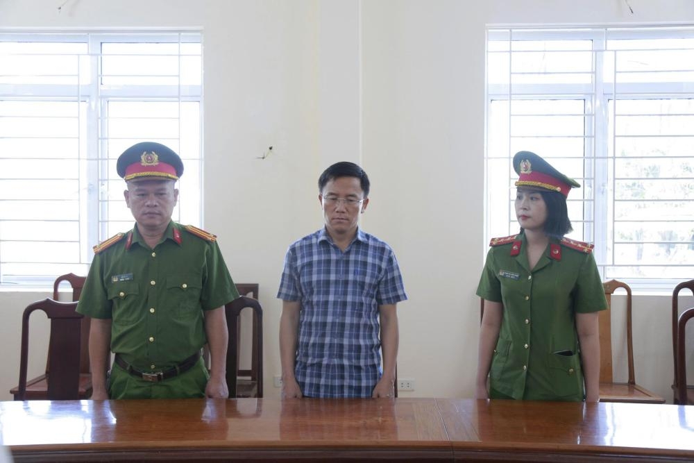264 tấn xi măng hư hỏng ở hà tĩnh khởi tố, bắt nguyên chủ tịch xã lộc yên hình ảnh 1 264 tan xi mang hu hong o ha tinh khoi to, bat nguyen chu tich xa loc yen hinh anh 1