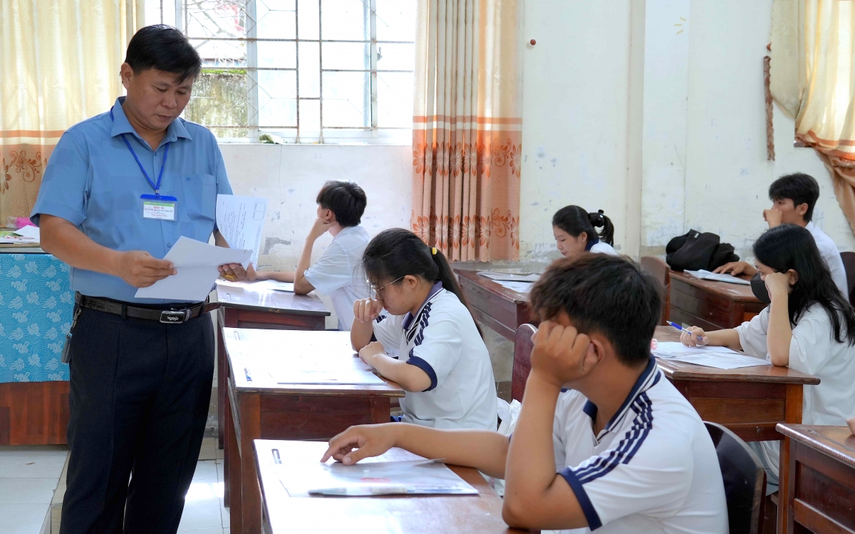 cà mau tạo mọi điều kiện thuận lợi để thí sinh thi tốt nghiệp thpt hình ảnh 2 ca mau tao moi dieu kien thuan loi de thi sinh thi tot nghiep thpt hinh anh 2