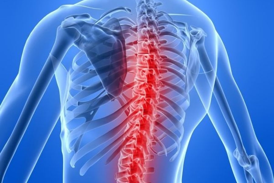 Bị ngã, chùn đốt sống lưng khiến mỗi lần cử động mạnh, tôi lại đau tinh hoàn