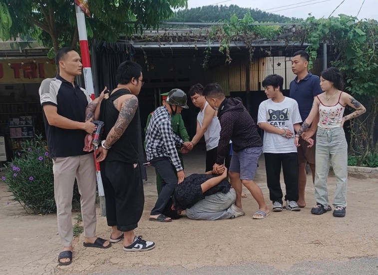 chinese nationals arrested for pepper spray carjacking in thanh hoa picture 1 chinese nationals arrested for pepper spray carjacking in thanh hoa picture 1